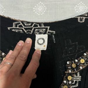 Anthropologie Akemi + Kin sequenced Patterned Womens Size XL Short Sleeve Top